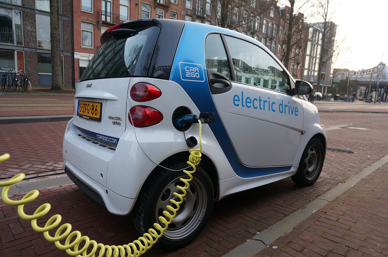 Elektromobilität: Eine eigene Ladestation z.B. in der Tiefgarage soll in Zukunft auch ohne Zustimmung der Eigentümergemeinschaft nachgerüstet werden können. Bildquelle: Pixabay